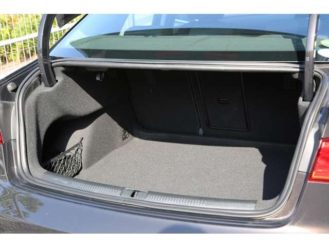 荷室も広く、使い勝手良好