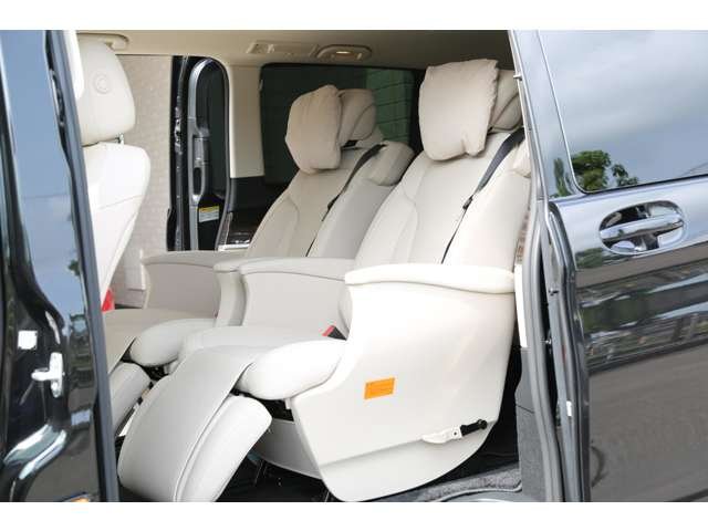 エクスクルーシブシートPKG装着車(ベージュレザー内装)