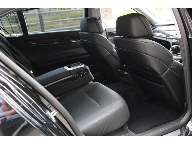 ブラックレザーシート