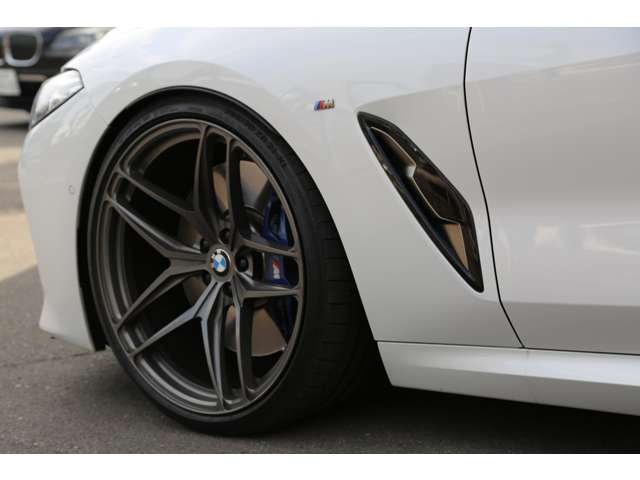 21インチ鍛造アルミホイール・H&Rダウンサスペンション