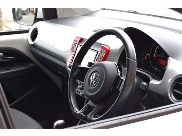 フォルクスワーゲン アップ!ハイアップ! 入庫です!カロッツェリアナビ TV ETC シートヒーター Bluetooth接続 キーレスエントリー コンパクトで運転しやすいお車です!