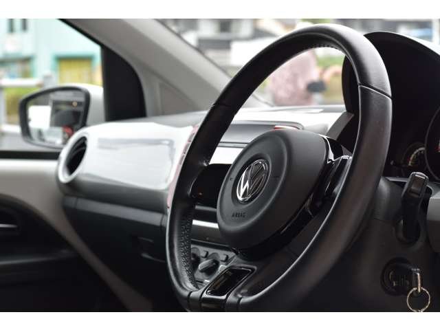 フォルクスワーゲン アップ!ハイアップ! 入庫です!カロッツェリアナビ TV ETC シートヒーター Bluetooth接続 キーレスエントリー コンパクトで運転しやすいお車です!