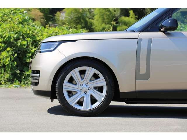 新型レンジローバー HSE P530 4.4リッターV8エンジン 530PS(カタログ値) BMW製エンジン搭載モデルです!