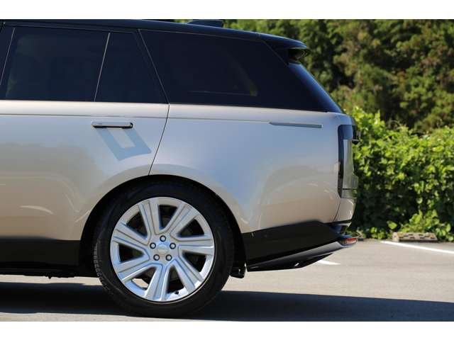 新型レンジローバー HSE P530 4.4リッターV8エンジン 530PS(カタログ値) BMW製エンジン搭載モデルです!