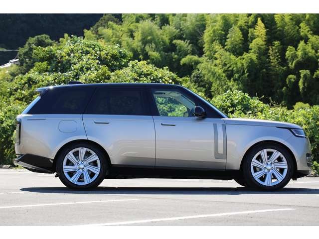 新型レンジローバー HSE P530 4.4リッターV8エンジン 530PS(カタログ値) BMW製エンジン搭載モデルです!