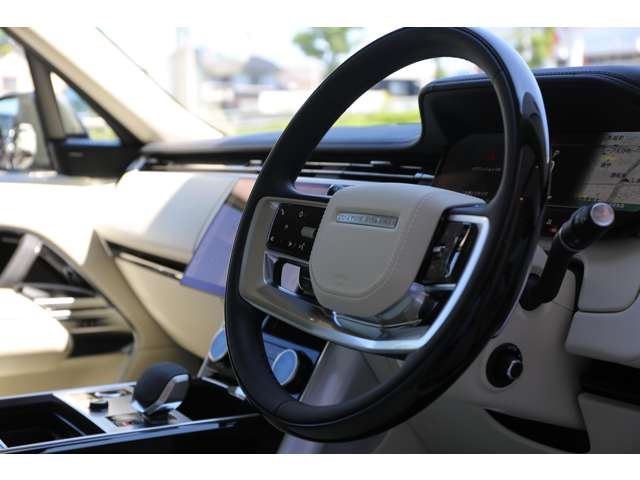 新型レンジローバー　ＨＳＥ　Ｐ５３０　４．４リッターＶ８エンジン　５３０ＰＳ（カタログ値）　ＢＭＷ製エンジン搭載モデルです！