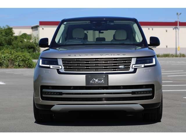 フロントセンターコンソール急速クーラーボックス装備 お飲み物を冷やす事が出来ます。