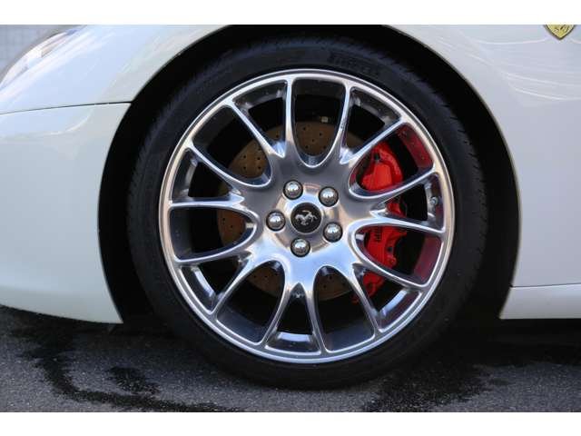 フェラーリ　５９９　入庫しました！　数が少なくなってきているＶ１２エンジンです！赤革シート　走行距離２万キロ台です！お気軽にお問い合わせください！