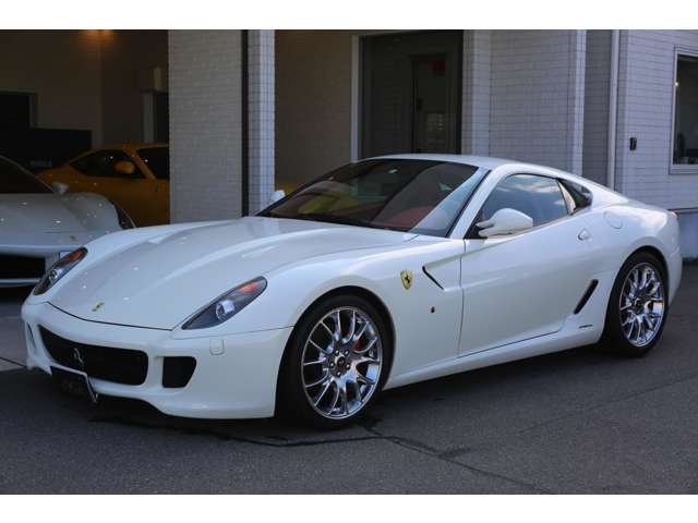 フェラーリ　５９９　入庫しました！　数が少なくなってきているＶ１２エンジンです！赤革シート　走行距離２万キロ台です！お気軽にお問い合わせください！
