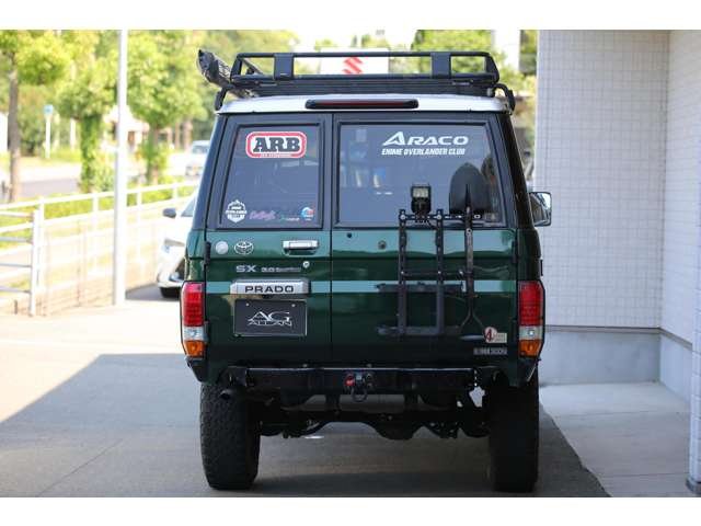 カスタム多数のランドクルーザープラドが入庫しました！全塗装済みです！アウトドア仕様がバッチリ決まった１台です！お気軽にお問い合わせください。