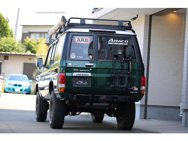 カスタム多数のランドクルーザープラドが入庫しました！全塗装済みです！アウトドア仕様がバッチリ決まった１台です！お気軽にお問い合わせください。