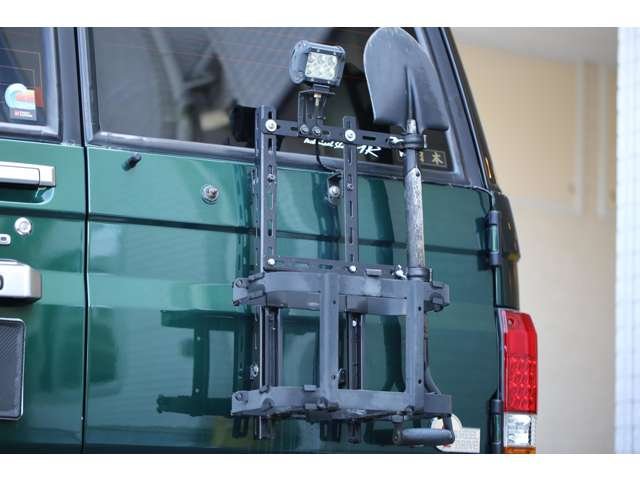 カスタム多数のランドクルーザープラドが入庫しました！全塗装済みです！アウトドア仕様がバッチリ決まった１台です！お気軽にお問い合わせください。