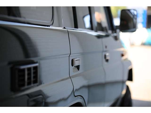 カスタム多数のランドクルーザープラドが入庫しました！全塗装済みです！アウトドア仕様がバッチリ決まった１台です！お気軽にお問い合わせください。