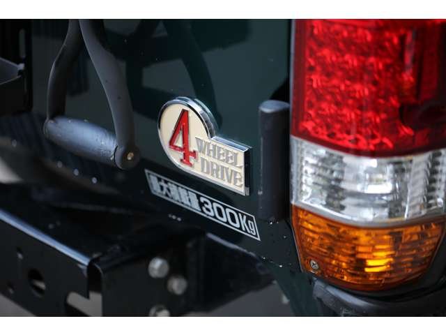 カスタム多数のランドクルーザープラドが入庫しました！全塗装済みです！アウトドア仕様がバッチリ決まった１台です！お気軽にお問い合わせください。