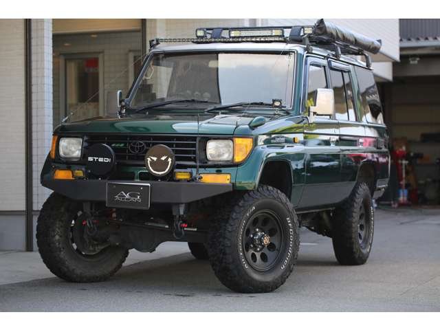 カスタム多数のランドクルーザープラドが入庫しました！全塗装済みです！アウトドア仕様がバッチリ決まった１台です！お気軽にお問い合わせください。