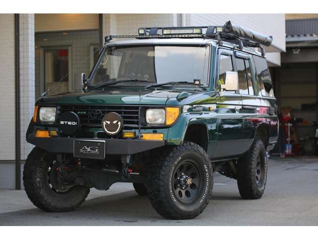 カスタム多数のランドクルーザープラドが入庫しました！全塗装済みです！アウトドア仕様がバッチリ決まった１台です！お気軽にお問い合わせください。