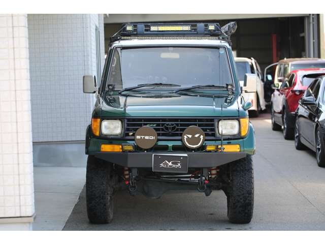 カスタム多数のランドクルーザープラドが入庫しました！全塗装済みです！アウトドア仕様がバッチリ決まった１台です！お気軽にお問い合わせください。