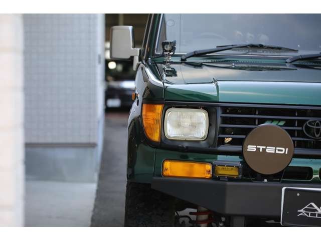 カスタム多数のランドクルーザープラドが入庫しました！全塗装済みです！アウトドア仕様がバッチリ決まった１台です！お気軽にお問い合わせください。