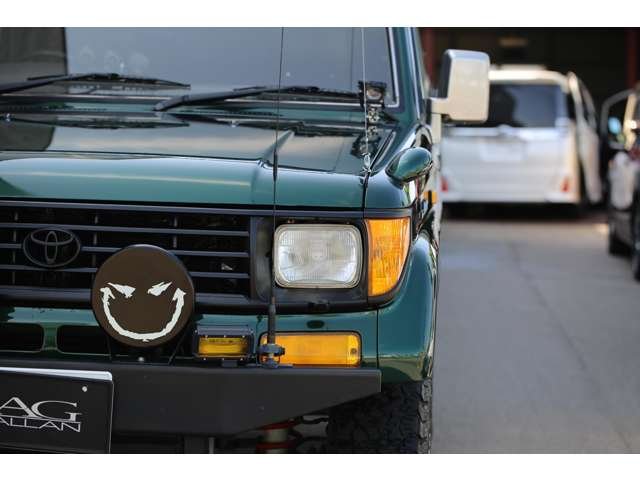 カスタム多数のランドクルーザープラドが入庫しました！全塗装済みです！アウトドア仕様がバッチリ決まった１台です！お気軽にお問い合わせください。