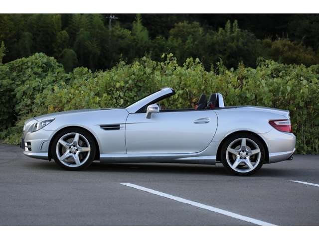 メルセデスベンツＳＬＫ２００　６速ミッションです。内外装ともきれいな１台です！電動オープンでＭＴと楽しいお車になっております！お気軽にお問い合わせください。