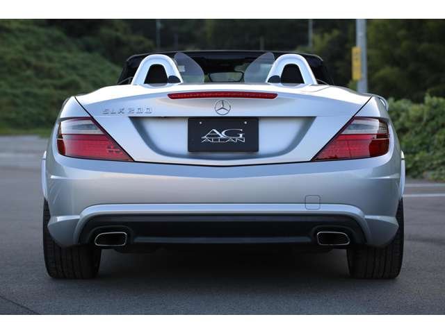 メルセデスベンツＳＬＫ２００　６速ミッションです。内外装ともきれいな１台です！電動オープンでＭＴと楽しいお車になっております！お気軽にお問い合わせください。