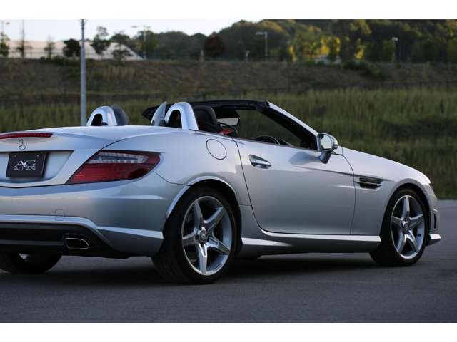 メルセデスベンツＳＬＫ２００　６速ミッションです。内外装ともきれいな１台です！電動オープンでＭＴと楽しいお車になっております！お気軽にお問い合わせください。