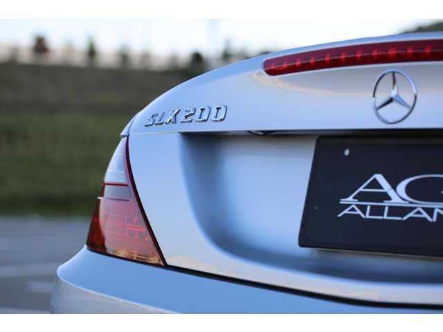 メルセデスベンツＳＬＫ２００　６速ミッションです。内外装ともきれいな１台です！電動オープンでＭＴと楽しいお車になっております！お気軽にお問い合わせください。