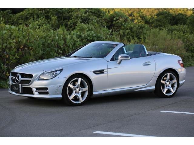 メルセデスベンツＳＬＫ２００　６速ミッションです。内外装ともきれいな１台です！電動オープンでＭＴと楽しいお車になっております！お気軽にお問い合わせください。