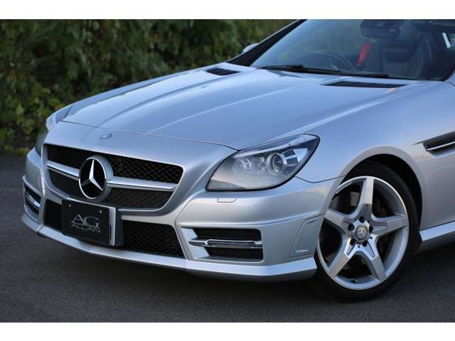 メルセデスベンツＳＬＫ２００　６速ミッションです。内外装ともきれいな１台です！電動オープンでＭＴと楽しいお車になっております！お気軽にお問い合わせください。