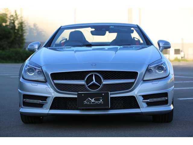 メルセデスベンツＳＬＫ２００　６速ミッションです。内外装ともきれいな１台です！電動オープンでＭＴと楽しいお車になっております！お気軽にお問い合わせください。