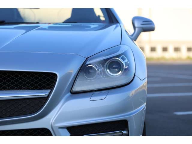 メルセデスベンツＳＬＫ２００　６速ミッションです。内外装ともきれいな１台です！電動オープンでＭＴと楽しいお車になっております！お気軽にお問い合わせください。
