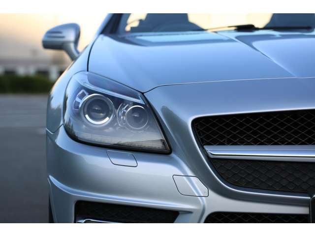 メルセデスベンツＳＬＫ２００　６速ミッションです。内外装ともきれいな１台です！電動オープンでＭＴと楽しいお車になっております！お気軽にお問い合わせください。