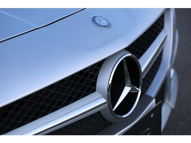 メルセデスベンツＳＬＫ２００　６速ミッションです。内外装ともきれいな１台です！電動オープンでＭＴと楽しいお車になっております！お気軽にお問い合わせください。