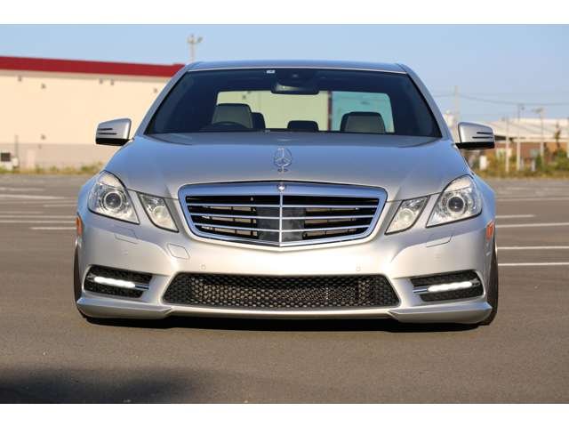 メルセデスベンツ　Ｅ３００　社外エアサス・２０ＡＷ・社外バンパー・フェンダー・流用ブレーキ・ＵＳマーカー　カスタム多数の１台です！エアサスは公認になります。お気軽にお問い合わせください！