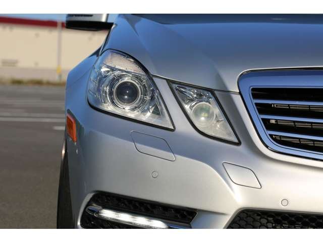 メルセデスベンツ　Ｅ３００　社外エアサス・２０ＡＷ・社外バンパー・フェンダー・流用ブレーキ・ＵＳマーカー　カスタム多数の１台です！エアサスは公認になります。お気軽にお問い合わせください！