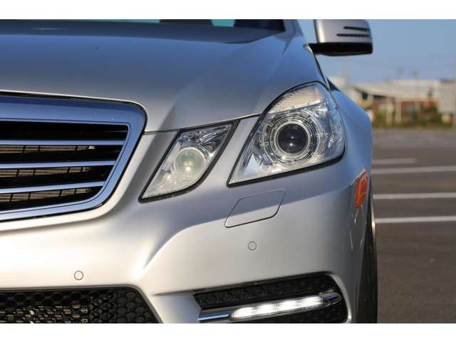 メルセデスベンツ　Ｅ３００　社外エアサス・２０ＡＷ・社外バンパー・フェンダー・流用ブレーキ・ＵＳマーカー　カスタム多数の１台です！エアサスは公認になります。お気軽にお問い合わせください！