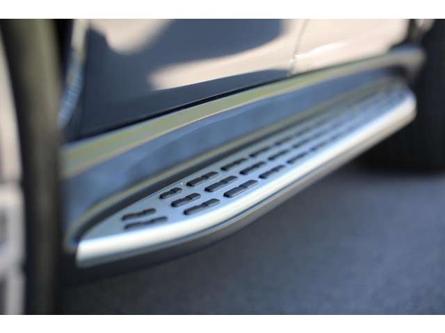 メルセデスベンツ　ＧＬＳ４００ｄ　４マチック　入庫しました！３列シート　黒革シート　パノラミックスライディングルーフ　３６０度カメラ　シートヒーター＆ベンチレーション　ブルメスターサウンド