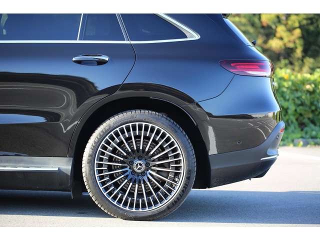 メルセデスベンツＥＱＣ　４００　４マチック　ＡＭＧライン入庫しました！レザーエクスクルーシブパッケージ　ブルメスターサウンド　３６０度カメラ　フルＥＶのＳＵＶです！お気軽にお問い合わせください！