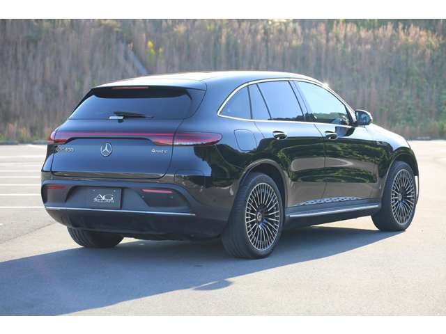 メルセデスベンツＥＱＣ　４００　４マチック　ＡＭＧライン入庫しました！レザーエクスクルーシブパッケージ　ブルメスターサウンド　３６０度カメラ　フルＥＶのＳＵＶです！お気軽にお問い合わせください！