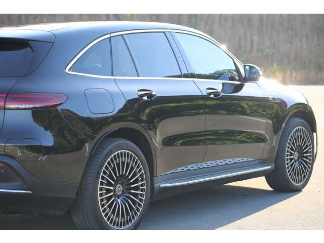 メルセデスベンツＥＱＣ　４００　４マチック　ＡＭＧライン入庫しました！レザーエクスクルーシブパッケージ　ブルメスターサウンド　３６０度カメラ　フルＥＶのＳＵＶです！お気軽にお問い合わせください！