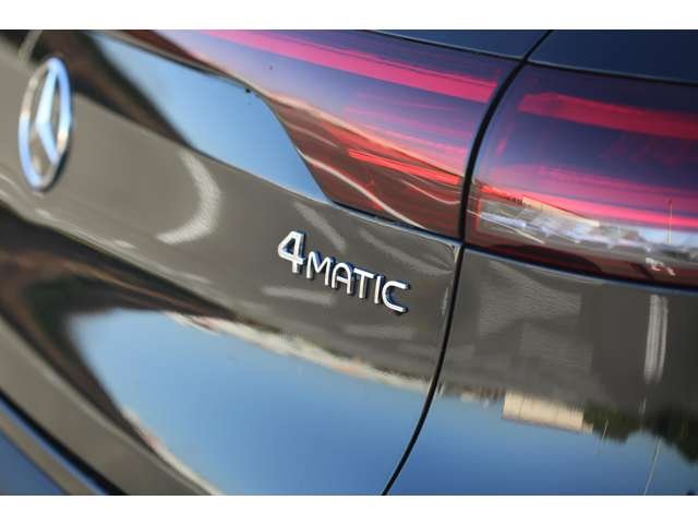 メルセデスベンツＥＱＣ　４００　４マチック　ＡＭＧライン入庫しました！レザーエクスクルーシブパッケージ　ブルメスターサウンド　３６０度カメラ　フルＥＶのＳＵＶです！お気軽にお問い合わせください！