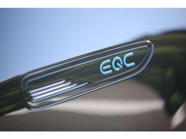 メルセデスベンツＥＱＣ　４００　４マチック　ＡＭＧライン入庫しました！レザーエクスクルーシブパッケージ　ブルメスターサウンド　３６０度カメラ　フルＥＶのＳＵＶです！お気軽にお問い合わせください！