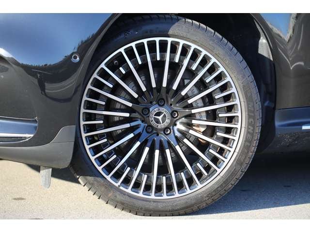 メルセデスベンツＥＱＣ　４００　４マチック　ＡＭＧライン入庫しました！レザーエクスクルーシブパッケージ　ブルメスターサウンド　３６０度カメラ　フルＥＶのＳＵＶです！お気軽にお問い合わせください！