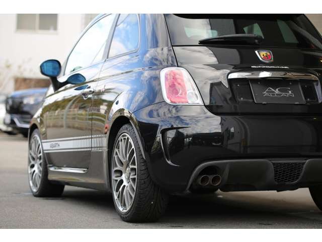 アバルト５００　エッセエッセ　入庫しました！５ＭＴ　赤革シート　キビキビと走る楽しいお車です！４本出しマフラー　ＥＴＣ　お気軽にお問い合わせください！
