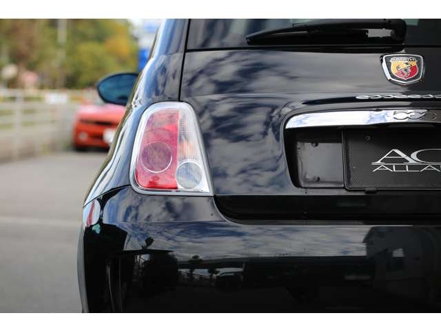 アバルト５００　エッセエッセ　入庫しました！５ＭＴ　赤革シート　キビキビと走る楽しいお車です！４本出しマフラー　ＥＴＣ　お気軽にお問い合わせください！