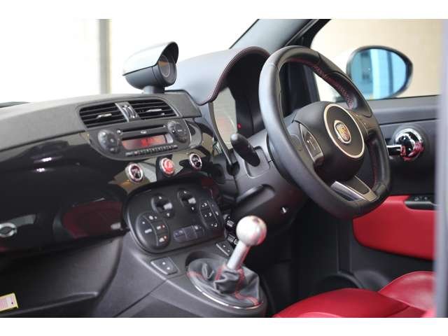 アバルト５００　エッセエッセ　入庫しました！５ＭＴ　赤革シート　キビキビと走る楽しいお車です！４本出しマフラー　ＥＴＣ　お気軽にお問い合わせください！