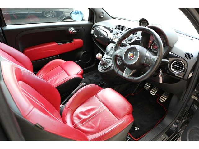 アバルト５００　エッセエッセ　入庫しました！５ＭＴ　赤革シート　キビキビと走る楽しいお車です！４本出しマフラー　ＥＴＣ　お気軽にお問い合わせください！