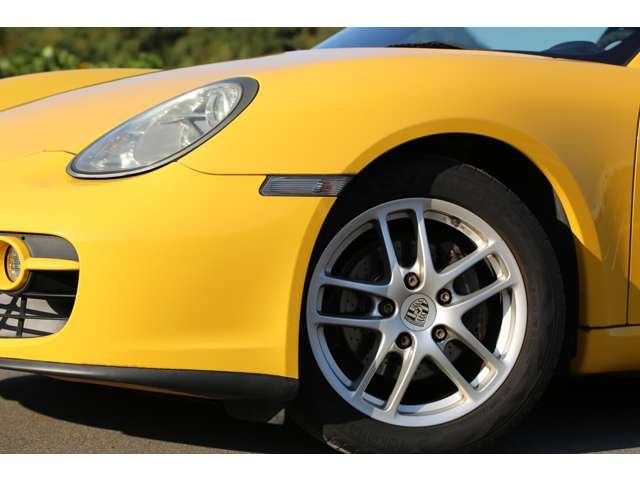 ポルシェ　ケイマン　５ＭＴ　左ハンドル　社外ナビ　ＥＴＣ　付き　車両取扱説明書・記録簿有ります。　お気軽にお問い合わせください！
