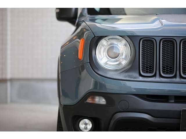 ジープレネゲード トレイルホーク 入庫しました!純正オーディオ バックカメラ スマートキー USB接続 AUX接続 コーナーセンサー 装備充実です!お気軽にお問い合わせください!