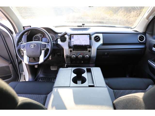 トヨタ　タンドラ　クルーマックスＳＲ５入庫しました！カスタム多数の１台です！オーバーフェンダー　ローダウン　ＦＵＥＬ２０ＡＷ　ナビ　Ｂカメラ　唯一無二のスタイルです！お気軽にお問い合わせください！